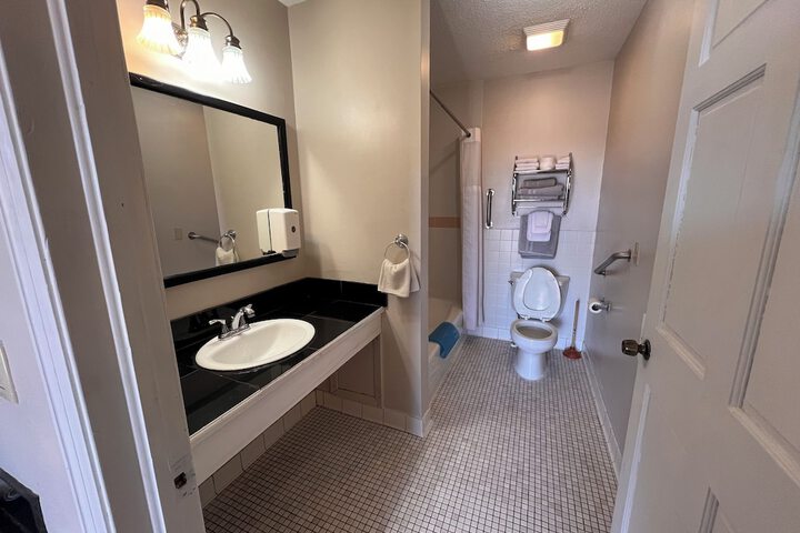 Room 28 of 48