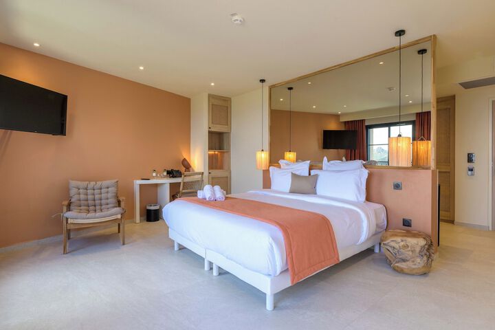Room 10 of 37