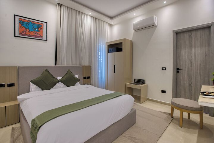 Room 10 of 47