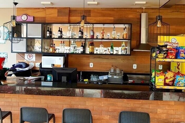Lounge 13 of 20