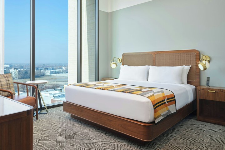 Room 42 of 77