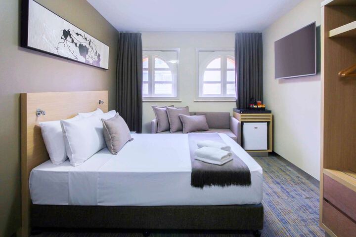 Room 19 of 38