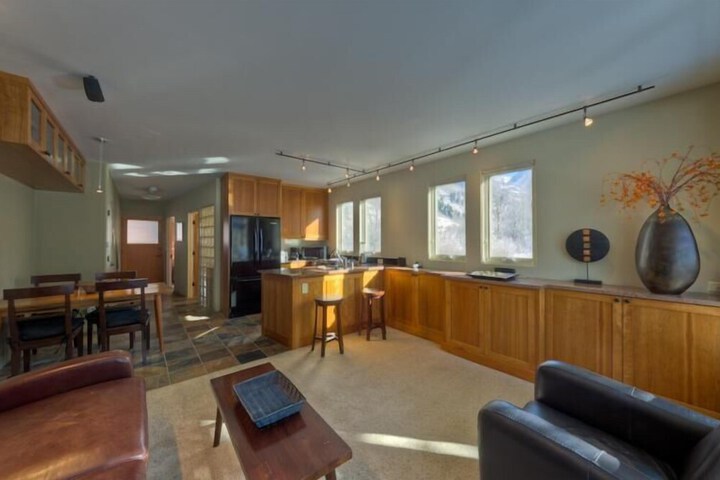 Room 10 of 15