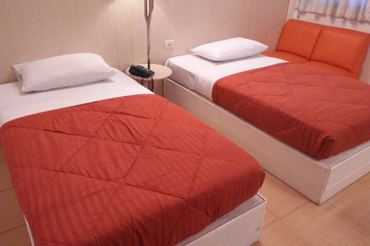 Room 11 of 44