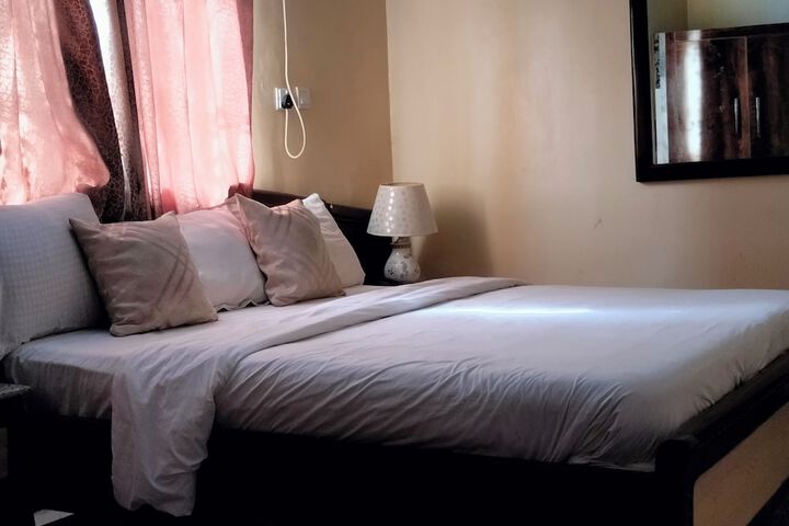 Room 27 of 48