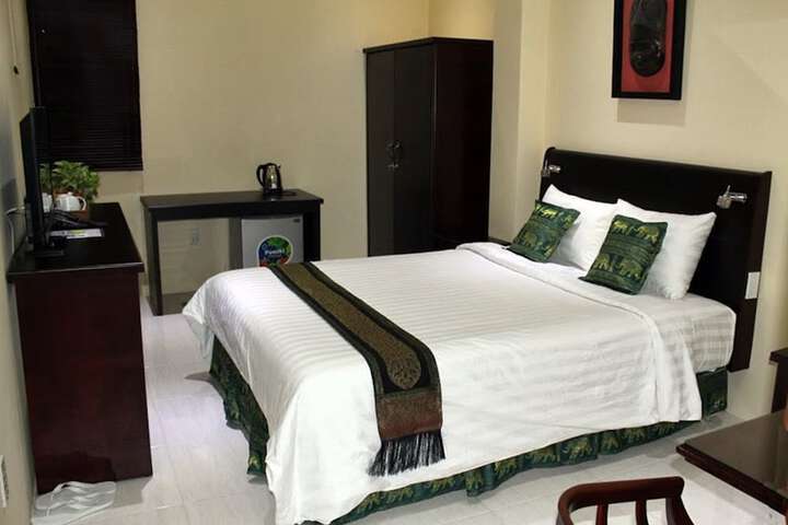 Room 6 of 32