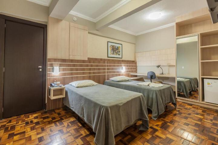 Room 3 of 40