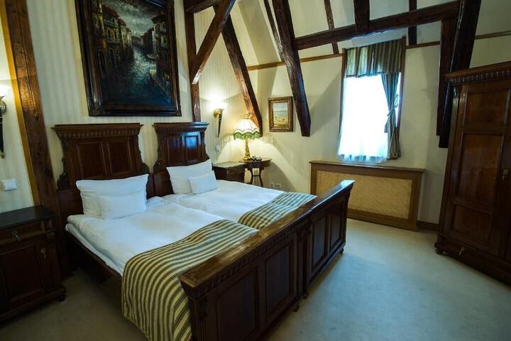 Room 14 of 42