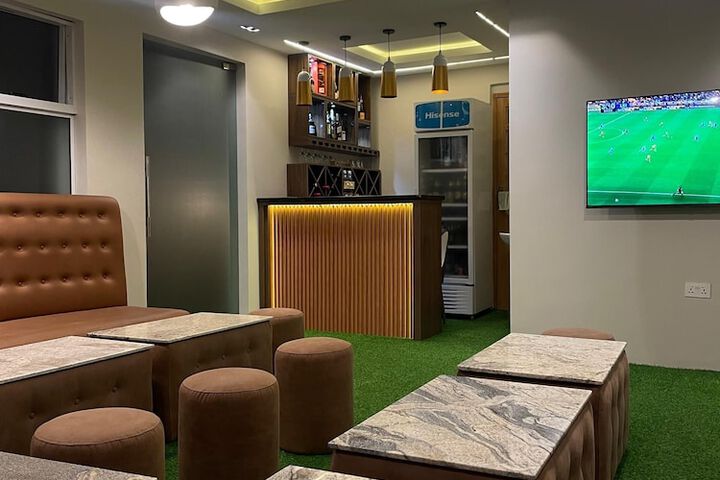 Lounge 7 of 10