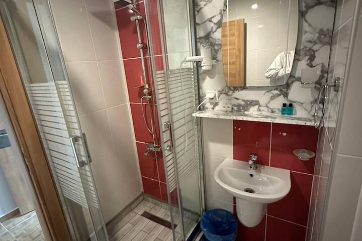 Room 14 of 28