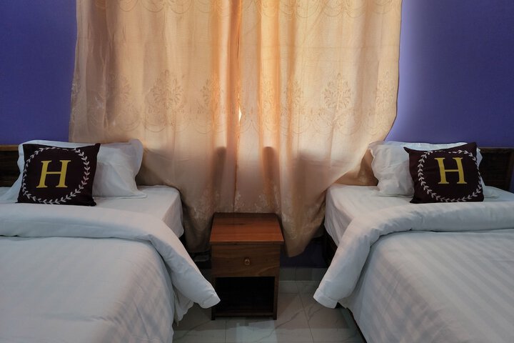 Room 9 of 25