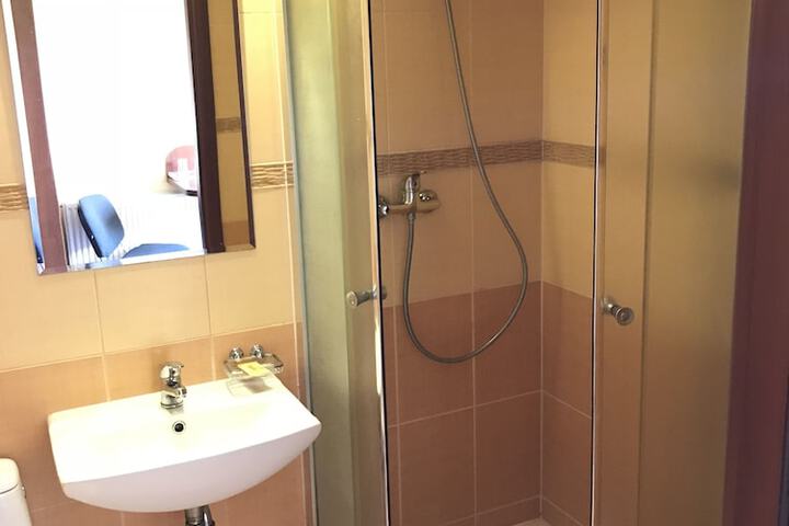 Room 10 of 17