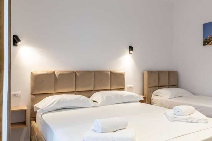 Room 25 of 163