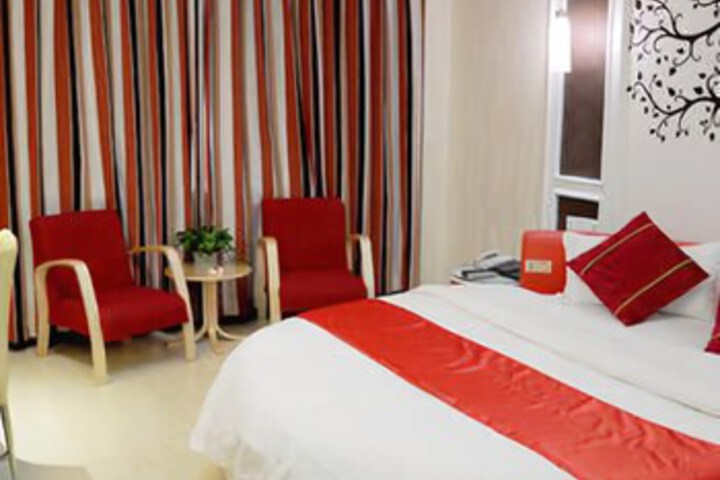 Room 5 of 8