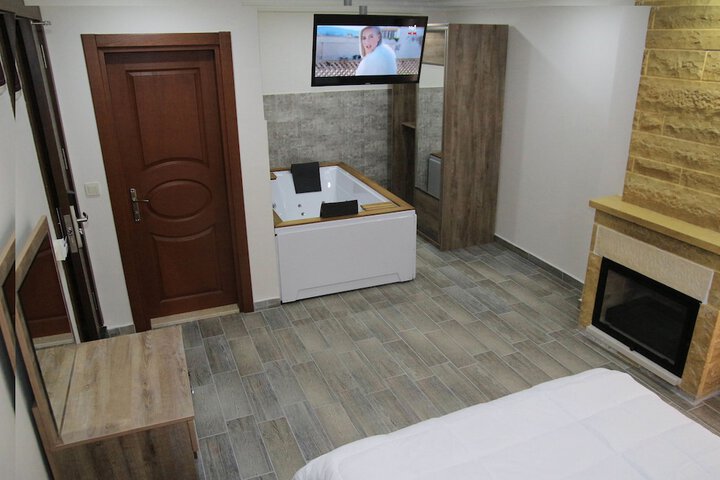Room 5 of 30