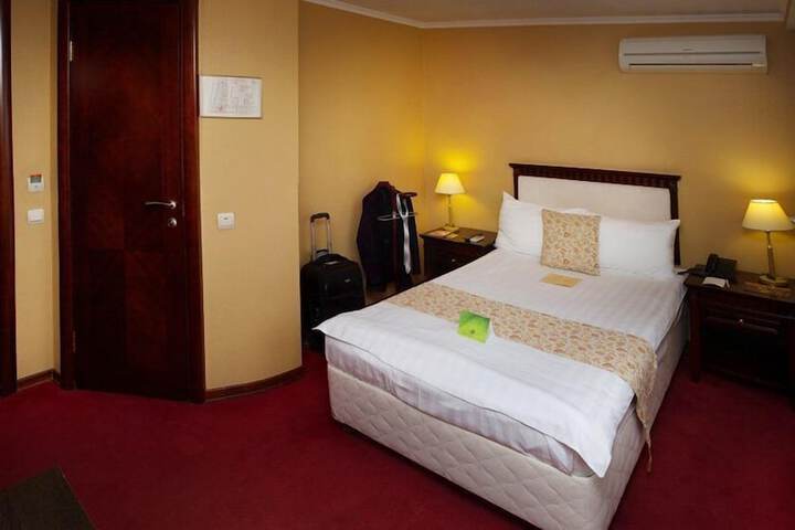 Room 28 of 47