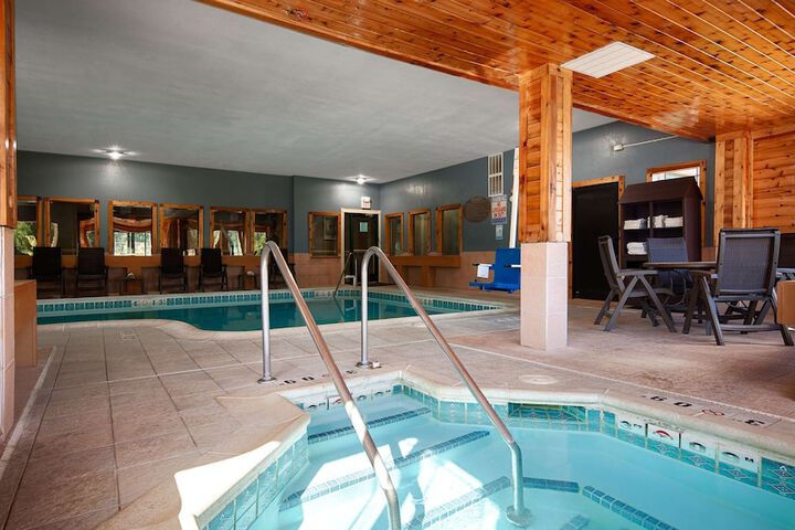 Indoor spa tub