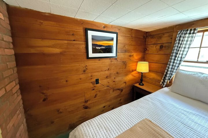 Room 55 of 212