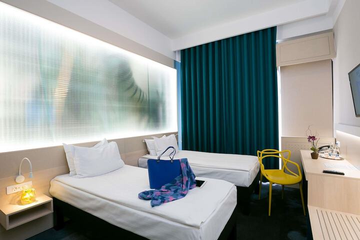 Room 18 of 151