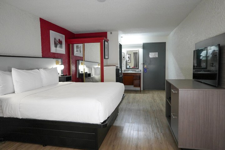 Room 5 of 43
