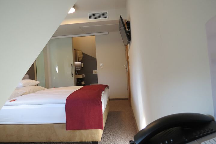 Room 37 of 82