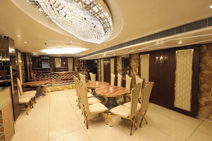 Ballroom/Hall 41 of 82
