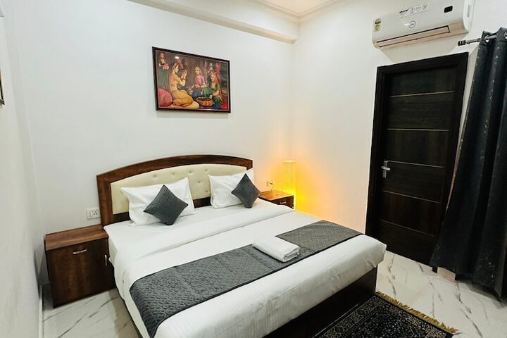 Room 12 of 36