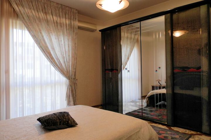 Room 4 of 30