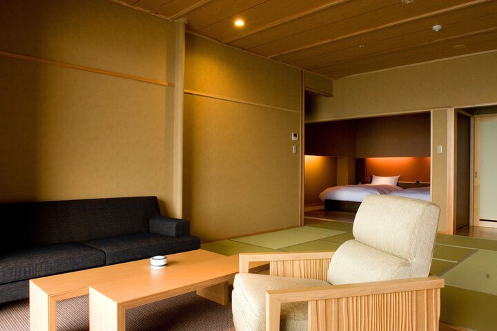 Room 11 of 40