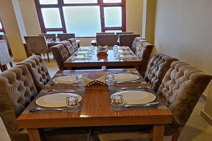 Dining 20 of 25