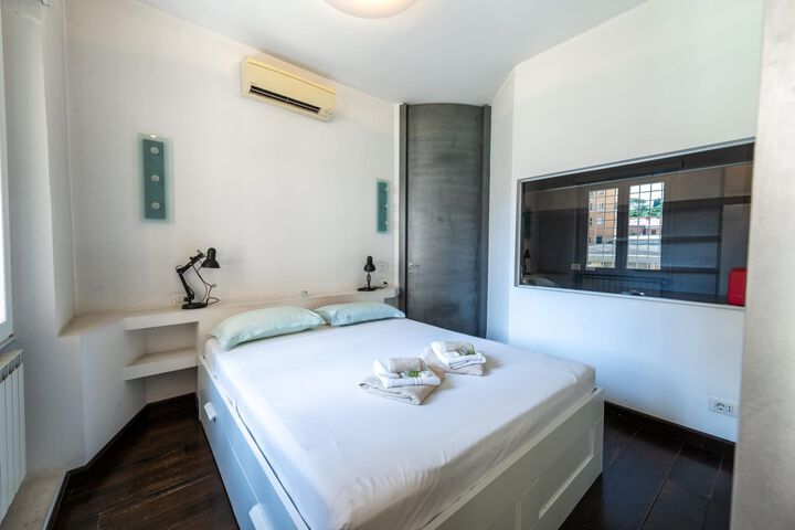 Room 7 of 30