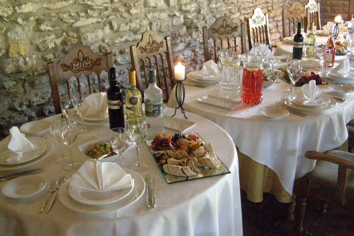 Dining 25 of 34