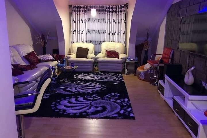 Room 4 of 12