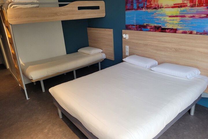 Room 5 of 33