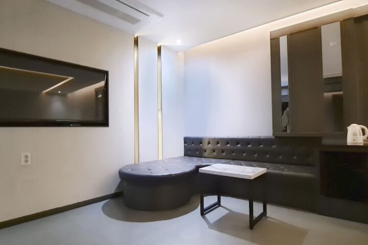 Room 61 of 89