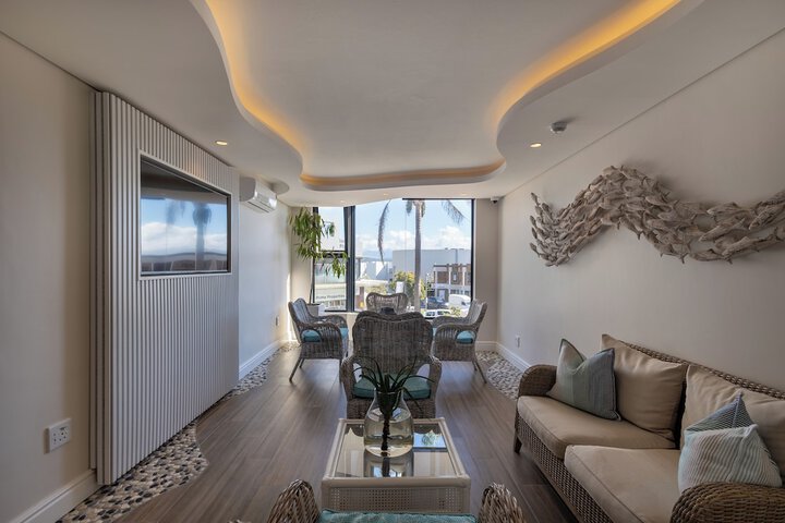 Lounge 115 of 125