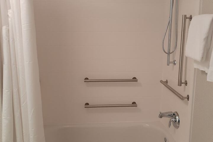 1 King Suite Communications Accessible Tub (11 of 12)