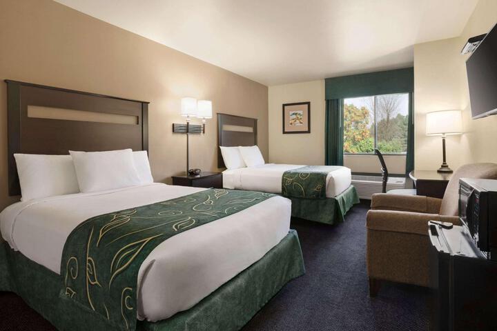 2 Double Beds Accessible Room (1 of 6)