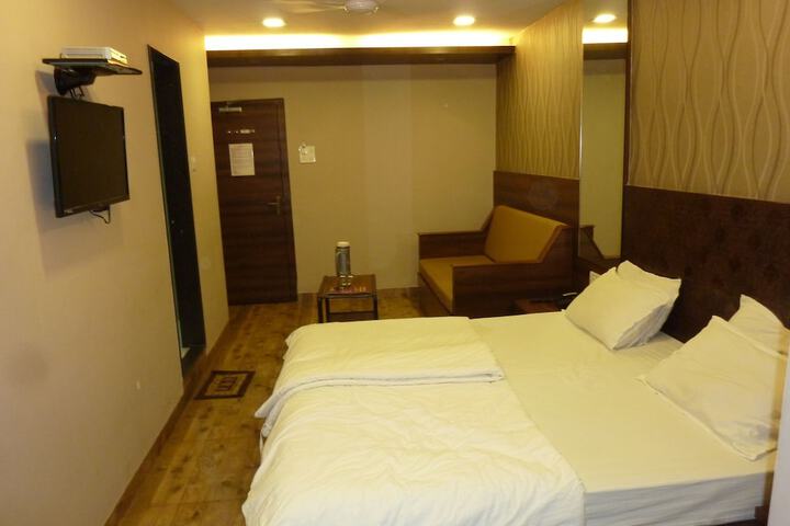 Room 15 of 48