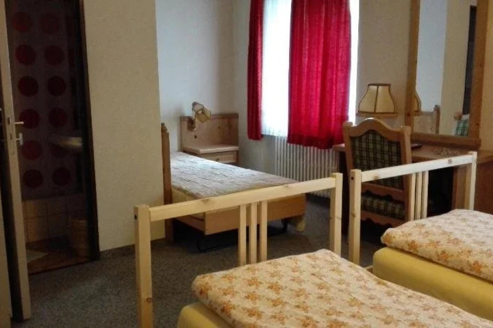 Room 2 of 20