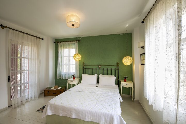 Room 5 of 38