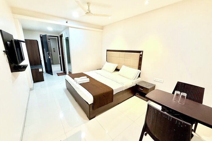 Room 5 of 14