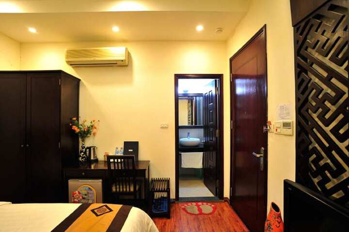 Room 10 of 34