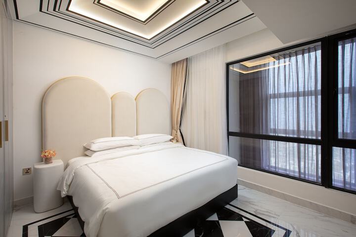 Room 28 of 195