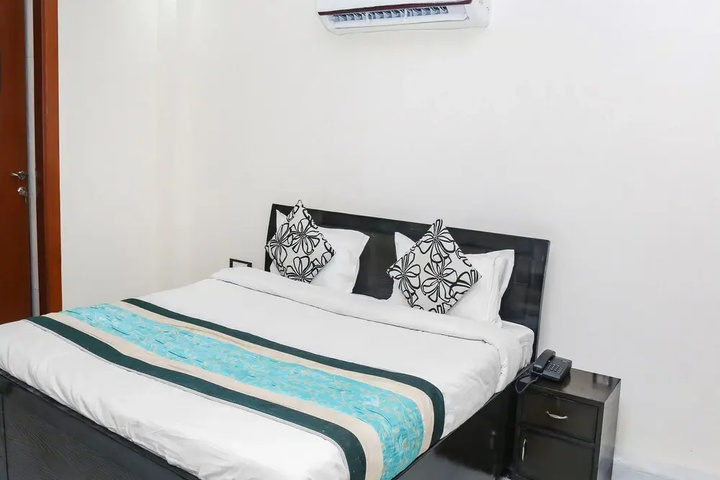 Room 5 of 13