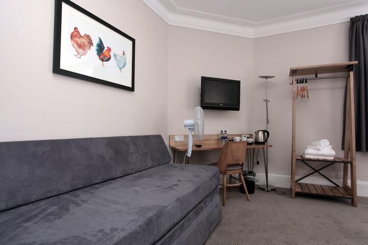 Room 11 of 31