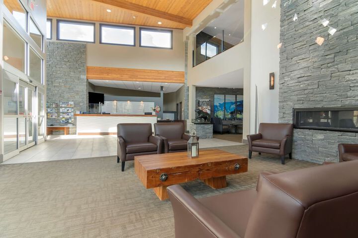 Entrance & Lobby