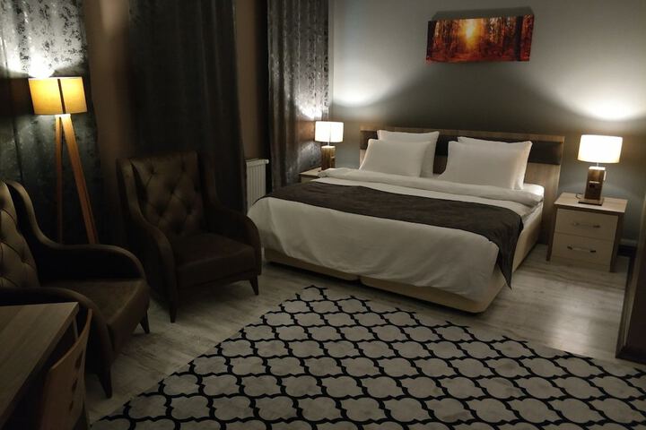 Room 4 of 24