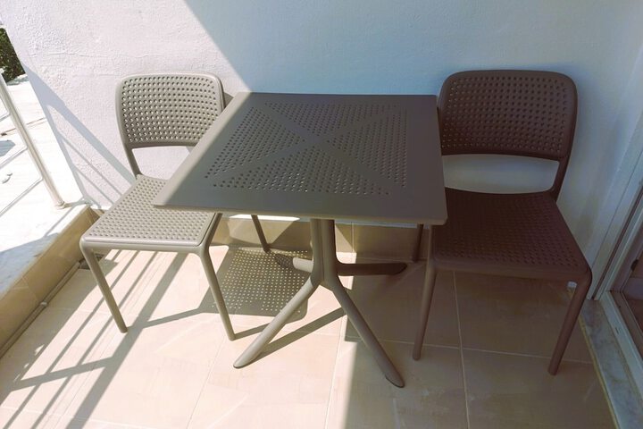 Room 102 of 151