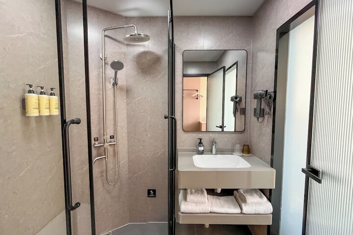 Room 44 of 67